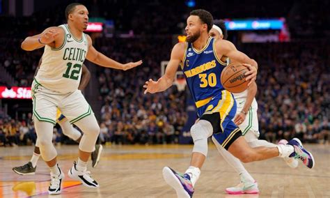 Warriors vs. Bucks prediction, player props and best bets against t.